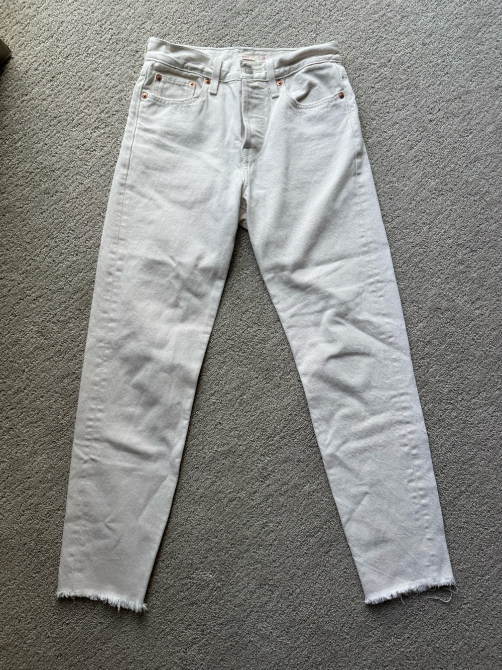Levi’s wedgie jeans in cream 25